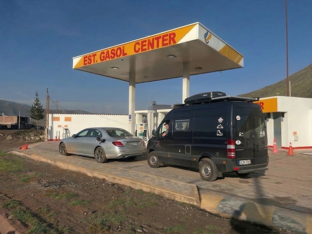 Clientes en estación de servicio Gasol Center